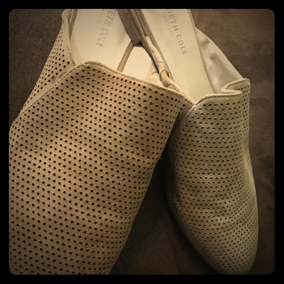 Kenneth Cole Shoes - Kenneth Cole NY Beige Backless Mules